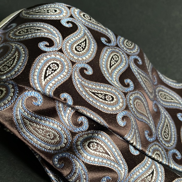 Michael Kors Brown Blue Paisley Silk Tie - New with Tags - Picture 16 of 16